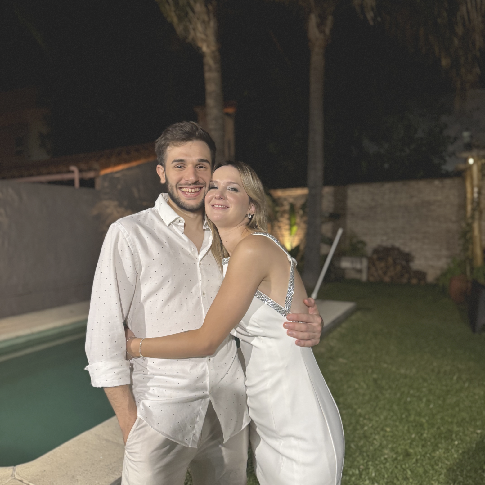 Guille y Gero abrazados